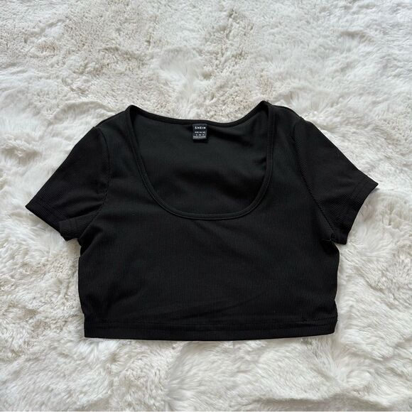 SHEIN ultra cropped black crop top - Picture 3 of 11